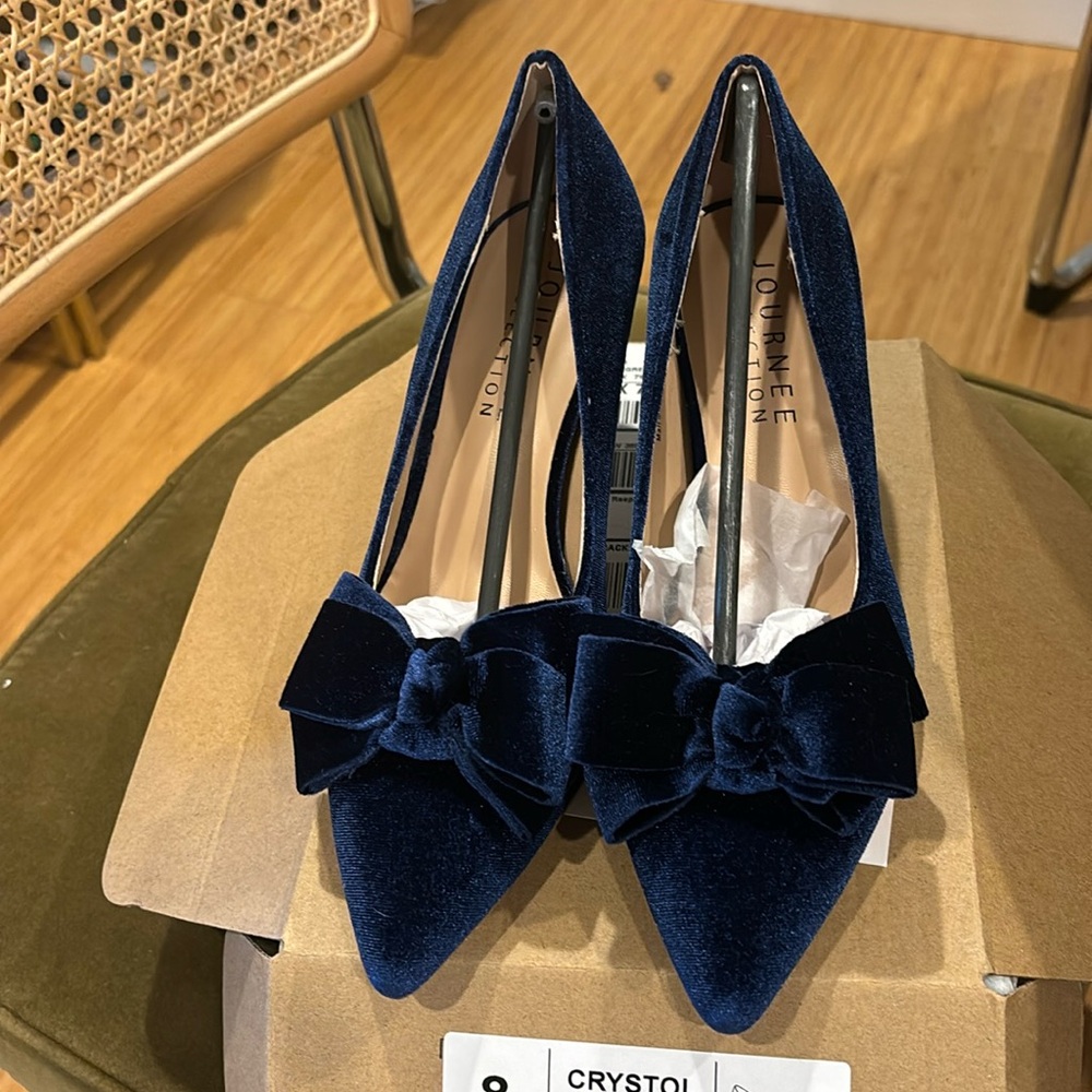 CRYSTOL STILETTO PUMP HEELS IN VELVET